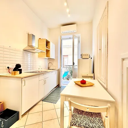 Hostdomus - Sea And *