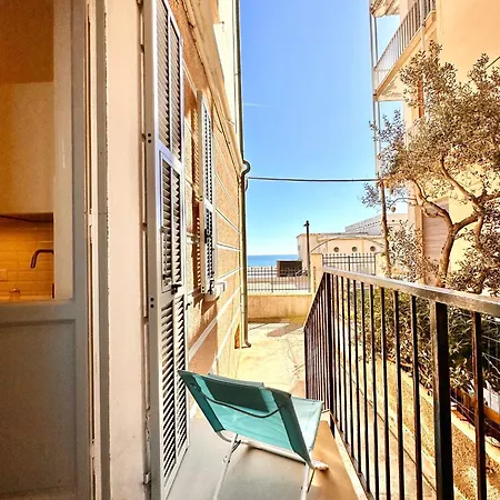 Hostdomus - Sea And Apartment